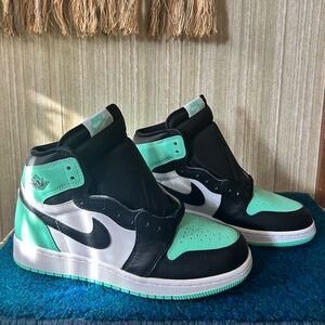 Nike Air Jordan 1 High Black White Mint Green Glow Sneakers 7Y/8.5W NEW